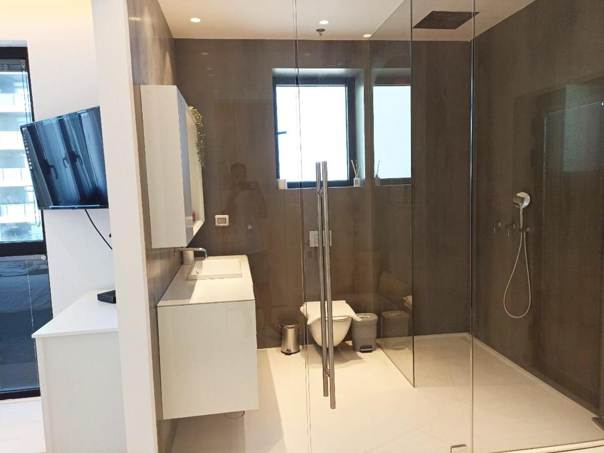 Yalarent Sea-breeze Penthouse With Jacuzzi Appartement