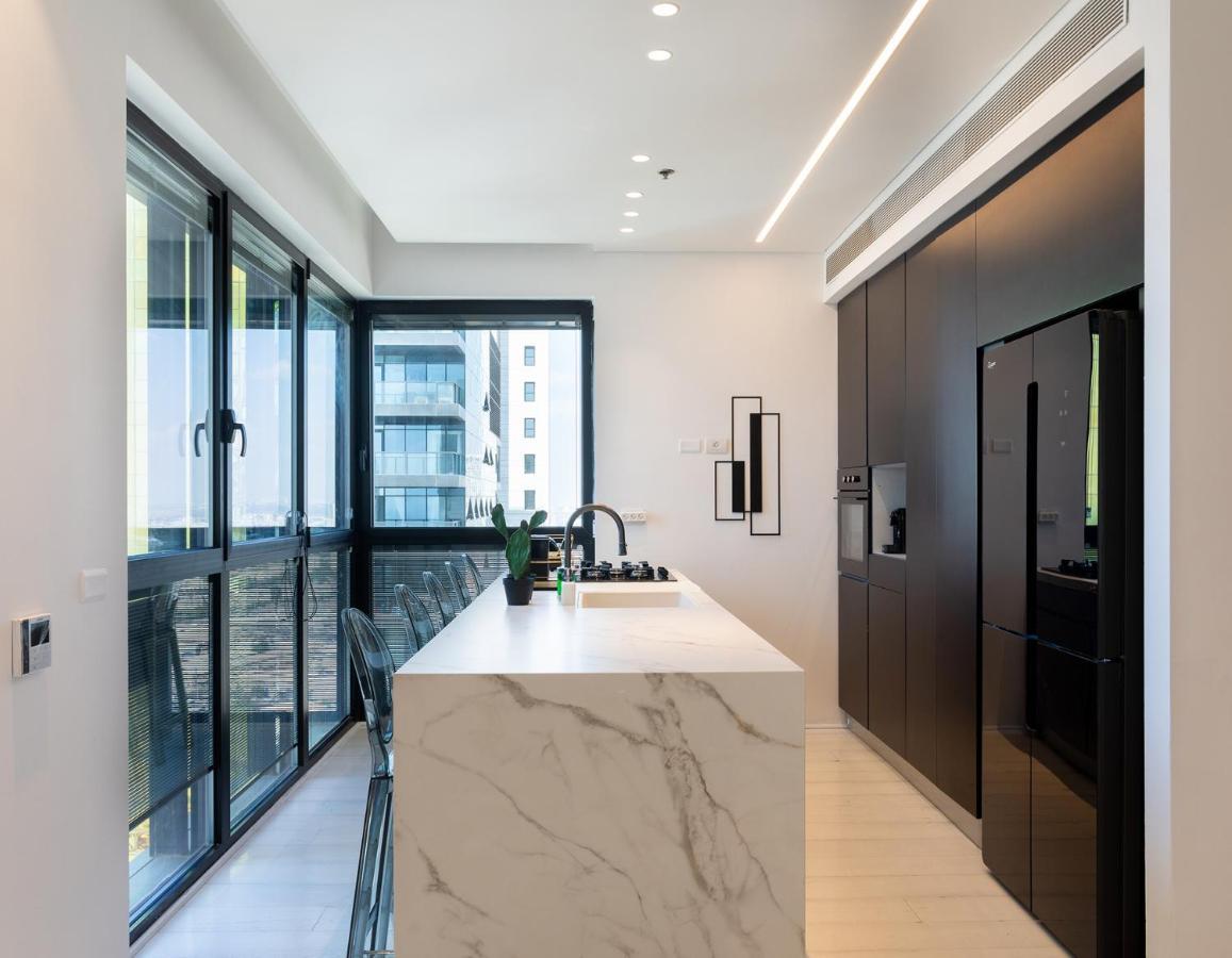 Yalarent Sea-breeze Penthouse With Jacuzzi Appartement