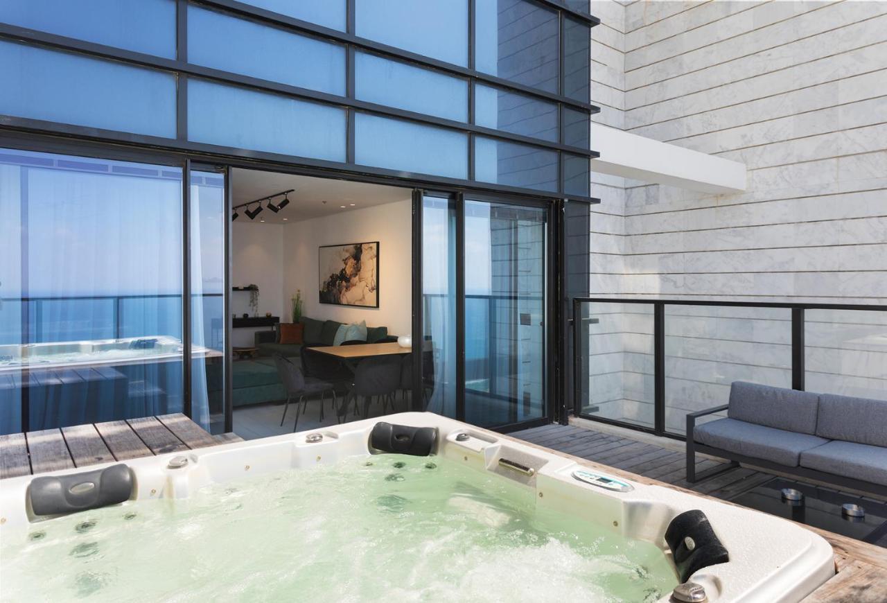 Yalarent Sea-breeze Penthouse With Jacuzzi * Bat Yam